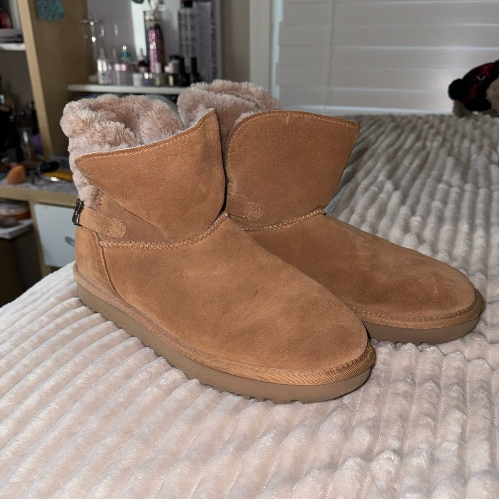 UGG Chestnut with Chevron fur back size 11
